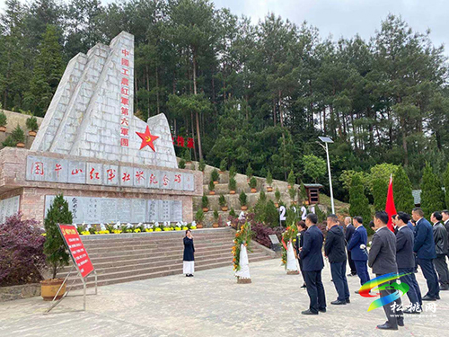【奮斗百年路 啟航新征程】​松桃工商聯(lián)、石阡工商聯(lián)赴困牛山聯(lián)合開展紅色教育活動(dòng)