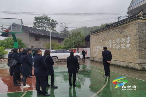 【奮斗百年路 啟航新征程】縣產(chǎn)權(quán)交易中心開(kāi)展“緬先烈傳紅色基因·承精神譜時(shí)代新篇”黨史學(xué)習(xí)教育