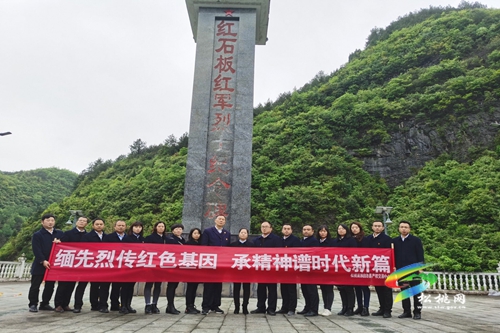 【奮斗百年路 啟航新征程】縣產(chǎn)權(quán)交易中心開(kāi)展“緬先烈傳紅色基因·承精神譜時(shí)代新篇”黨史學(xué)習(xí)教育