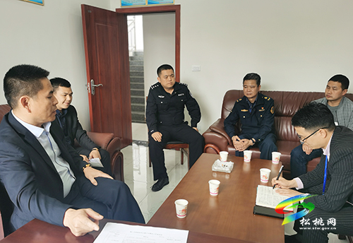 ​松桃交警大隊進入“兩客一?！逼髽I(yè)開展“五一”節(jié)前交通安全大檢查