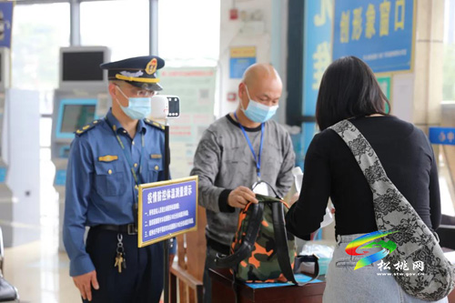 堅守崗位護航“五一” 松桃交通執(zhí)法大隊全員在路上