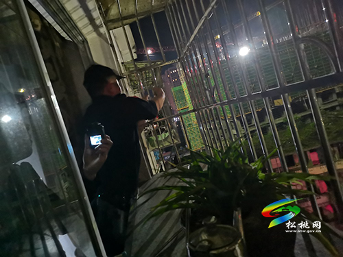​松桃公安：你徒手扳防盜窗的樣子真帥！