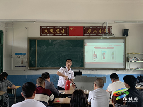 ​寨英鎮(zhèn)中小學開展消防安全知識培訓和應急演練