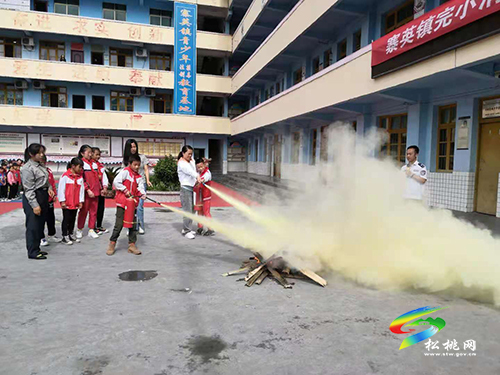 ​寨英鎮(zhèn)中小學開展消防安全知識培訓和應急演練