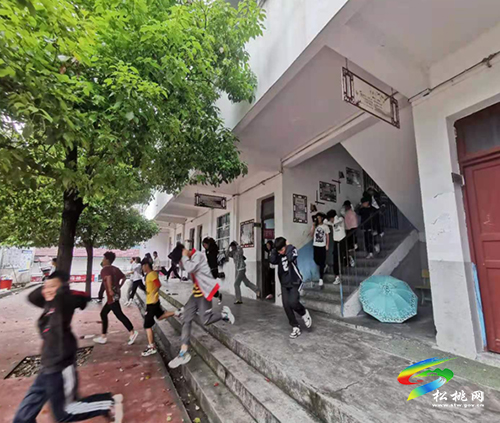 ​沙壩河鄉(xiāng)中小學開展