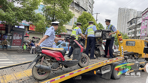縣交警大隊(duì)：集中整治城區(qū)摩托車亂停亂放行為