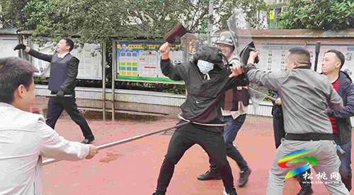 ​妙隘鄉(xiāng)完小組織開(kāi)展反恐防暴演練