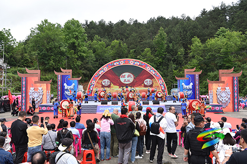 ​中國苗王城：數(shù)萬賓朋相聚，歡慶四月八