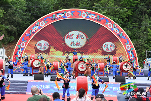 ​中國苗王城：數(shù)萬賓朋相聚，歡慶四月八