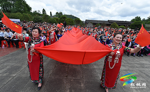 ​中國苗王城：數(shù)萬賓朋相聚，歡慶四月八