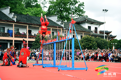 ​中國苗王城：數(shù)萬賓朋相聚，歡慶四月八