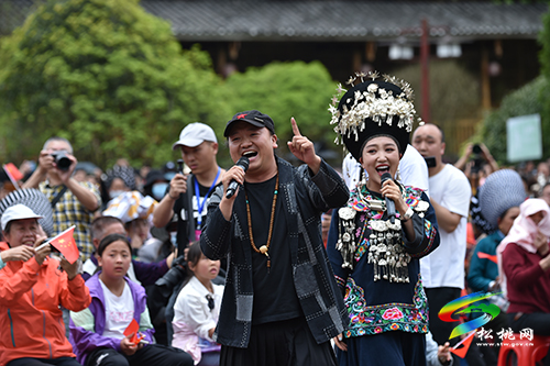 ​中國苗王城：數(shù)萬賓朋相聚，歡慶四月八