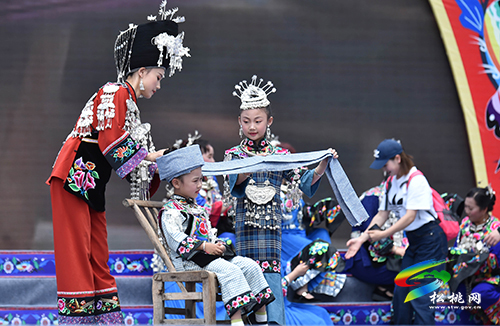 ​中國苗王城：數(shù)萬賓朋相聚，歡慶四月八