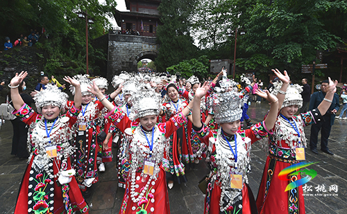 ​中國苗王城：數(shù)萬賓朋相聚，歡慶四月八