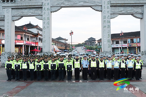 松桃交警圓滿完成2021年“中國旅游日”暨松桃苗族“四月八”系列活動安保任務(wù)