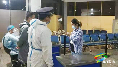 松桃社防組督導(dǎo)轄區(qū)“一場(chǎng)三站”新冠肺炎疫情常態(tài)化防控工作