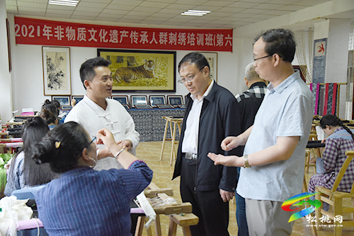省工商聯(lián)副主席陳廣臣一行到松桃開(kāi)展鞏固拓展“千企幫千村”精準(zhǔn)扶貧成果專(zhuān)項(xiàng)走訪調(diào)研