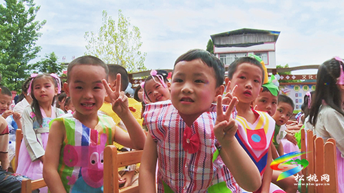 【奮斗百年路 啟航新征程】黃板鎮(zhèn)幼兒園舉辦“我在國(guó)旗下成長(zhǎng)”喜迎建黨百年文藝匯演