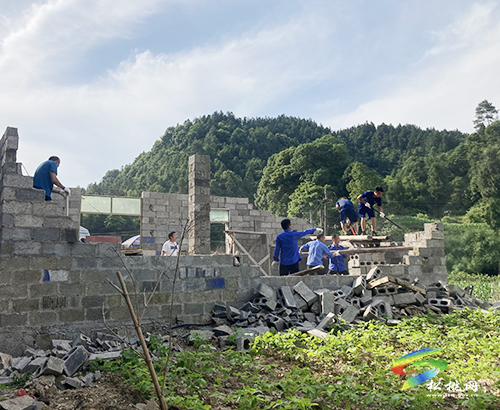 孟溪鎮(zhèn)：依法強制拆除違規(guī)占用耕地建房一處