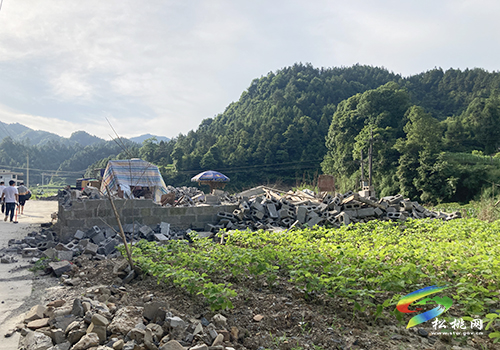 孟溪鎮(zhèn)：依法強制拆除違規(guī)占用耕地建房一處