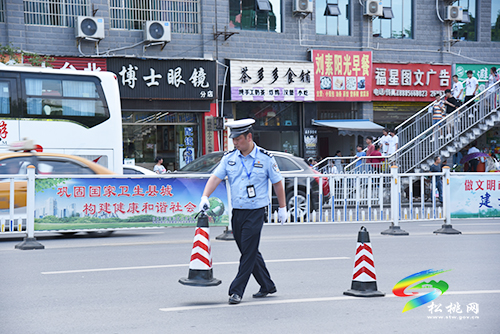 松桃交警圓滿完成2021高考保暢工作