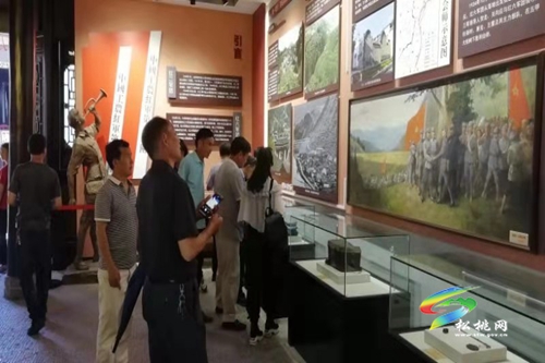 【奮斗百年路 啟航新征程】包家、獨樹村小黨支部到紅二、紅六軍團(tuán)會師紀(jì)念碑紀(jì)念館開展黨史學(xué)習(xí)教育