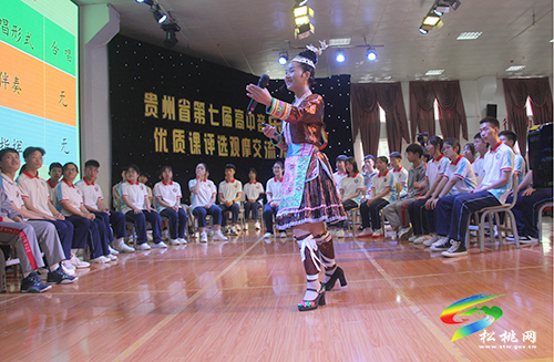 貴州省第七屆高中音樂(lè)學(xué)科優(yōu)質(zhì)課評(píng)選觀摩交流活動(dòng)在松桃民族中學(xué)舉行