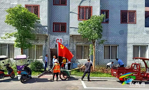 ​【奮斗百年路　啟航新征程】​團(tuán)山社區(qū)開展“黨旗在基層一線高高飄揚(yáng)”環(huán)境大整治活動(dòng)