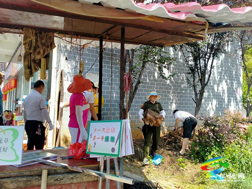 ​【奮斗百年路　啟航新征程】​團(tuán)山社區(qū)開展“黨旗在基層一線高高飄揚(yáng)”環(huán)境大整治活動(dòng)