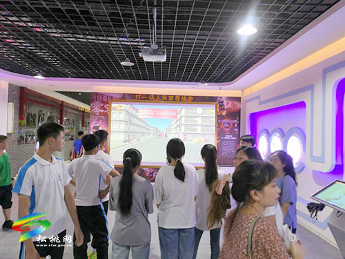 迓駕鎮(zhèn)中學(xué)組織學(xué)生參觀縣禁毒教育基地