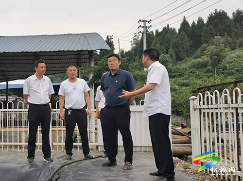 吳廷友到生活垃圾焚燒發(fā)電廠和垃圾填埋場調(diào)研