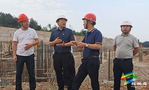 吳廷友到生活垃圾焚燒發(fā)電廠和垃圾填埋場調(diào)研