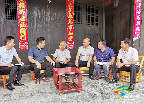 吳廷友開展“七一”走訪慰問活動