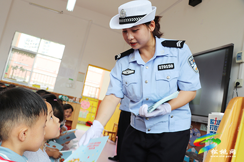【我為群眾辦實(shí)事】松桃交警走進(jìn)幼兒園開展交通安全宣傳教育