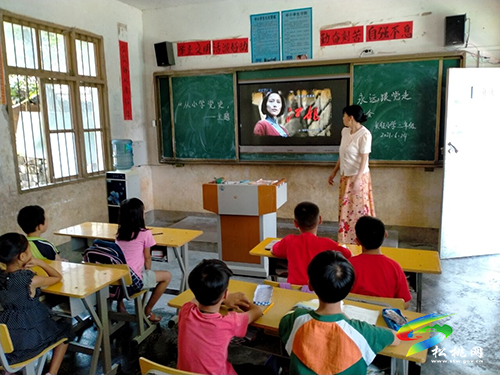 大路鎮(zhèn)長征村小學(xué)開展“從小學(xué)黨史·永遠(yuǎn)跟黨走”主題班會(huì)活動(dòng)