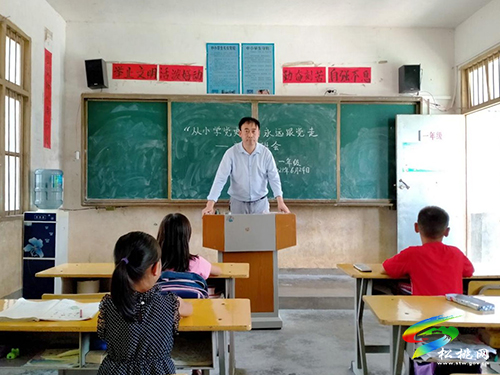 大路鎮(zhèn)長征村小學(xué)開展“從小學(xué)黨史·永遠(yuǎn)跟黨走”主題班會(huì)活動(dòng)