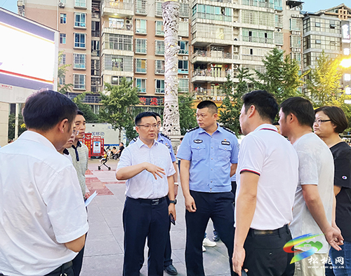 陳浩到松桃世昌廣場(chǎng)調(diào)研“熱烈慶祝中國(guó)共產(chǎn)黨成立100周年”文藝晚會(huì)籌備工作