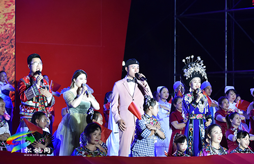 松桃舉行“慶祝中國共產(chǎn)黨成立100周年”大型文藝晚會