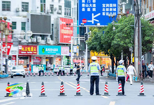 松桃交警大隊(duì)圓滿完成松桃慶祝建黨100周年文藝晚會(huì)活動(dòng)期間道路交通安保工作