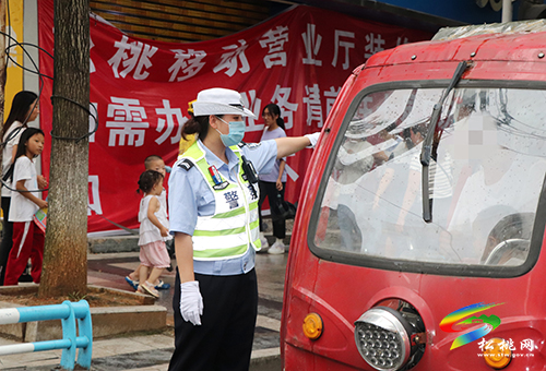 松桃交警大隊(duì)圓滿完成松桃慶祝建黨100周年文藝晚會(huì)活動(dòng)期間道路交通安保工作