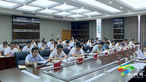 松桃苗族自治縣人民政府黨組中心組開展中國(guó)特色社會(huì)主義進(jìn)入新時(shí)代專題學(xué)習(xí)會(huì)