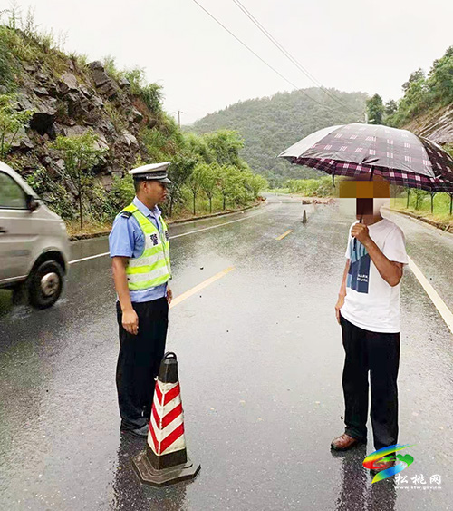 ​松桃“熒光綠”守護(hù)平安 傳遞溫暖
