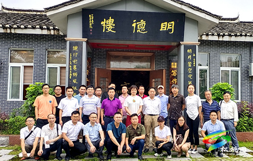 ​松桃作協(xié)到銅仁學(xué)院開展文學(xué)交流活動