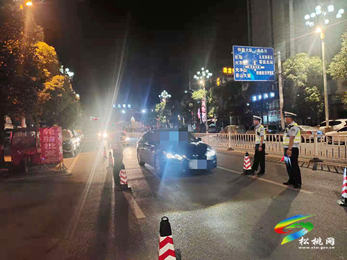 松桃交警開展夜查行動查獲酒駕10起