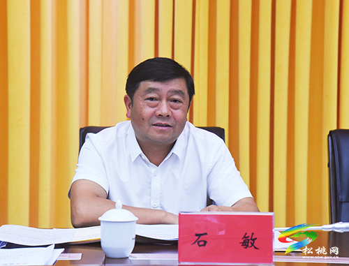 中共松桃苗族自治縣委2021年第21次常委會議召開