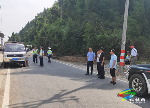 普覺(jué)鎮(zhèn)開(kāi)展道路交通安全檢查
