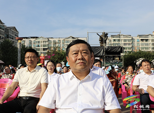 松桃“歌飛苗家六月六 相約松桃話黨恩”苗歌大賽順利開(kāi)幕