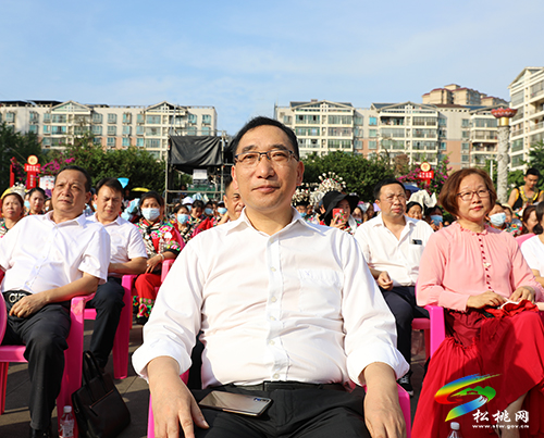 松桃“歌飛苗家六月六 相約松桃話黨恩”苗歌大賽順利開(kāi)幕