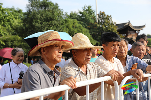 松桃“歌飛苗家六月六 相約松桃話黨恩”苗歌大賽順利開(kāi)幕
