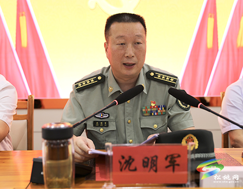 宣布松桃苗族自治縣人民武裝部黨委第一書(shū)記龍群躍同志任職大會(huì)召開(kāi)